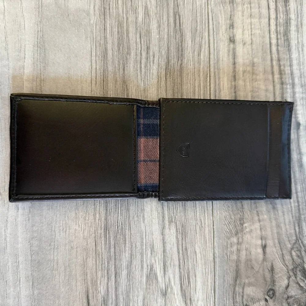 Columbia Leather Wallet Mens RFID-blocking Bi-fold ID Window NEW Magnetic Close